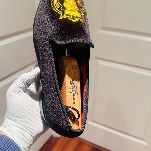 ELANROMAN Men's Lion Crest Velvet Loafers. - Picture 5 of 15